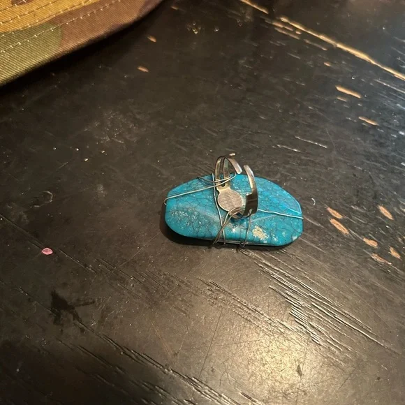 Chunky turquoise color wire wrapped stone ring - Picture 2 of 2